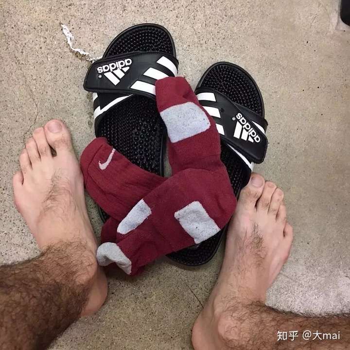 还有多少男人不敢穿凉鞋