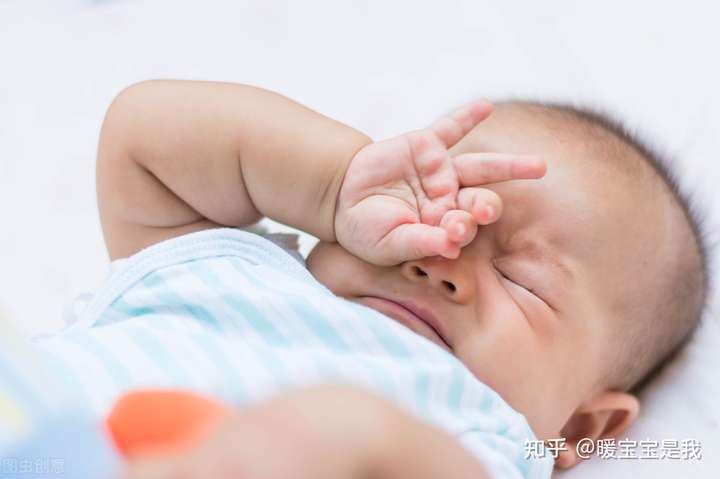 为什么婴儿明明很困却拼命反抗哄睡？