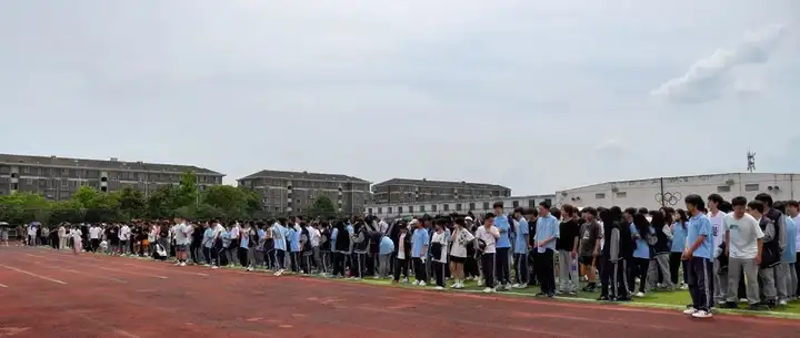 防震于未然 安全伴成长丨富阳校区开展校园防震减灾应急疏散演练(图3)