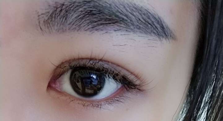 眼睛自带眼线和眼影是什么体验?