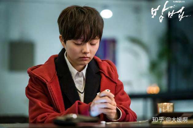 韩剧 谤法 ,讲的是拥有强力神技的少女和透彻正义感爆棚的新闻记者一