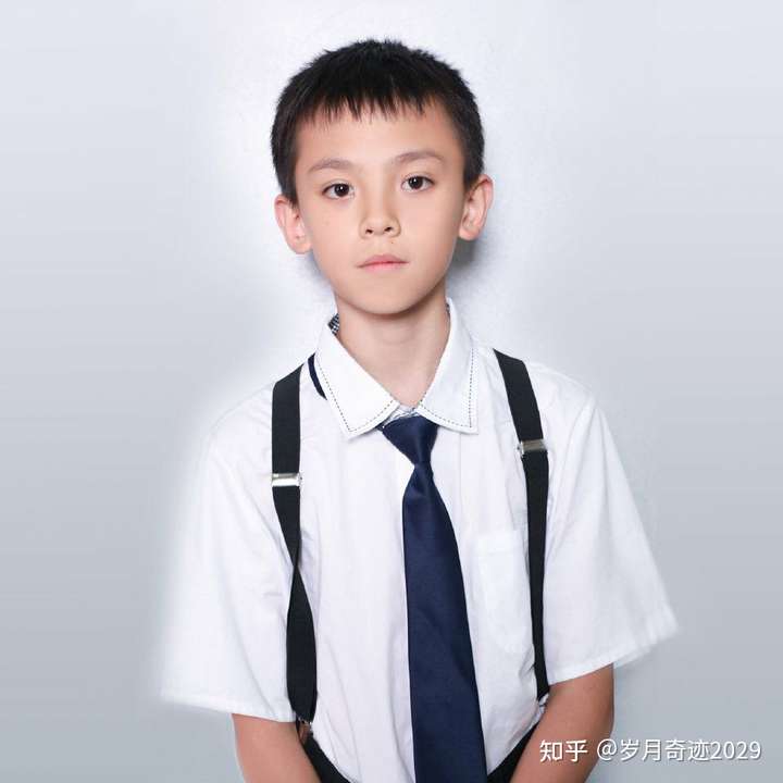 左航,我的小墙头,眼睛亮亮的,我关注三年了呢