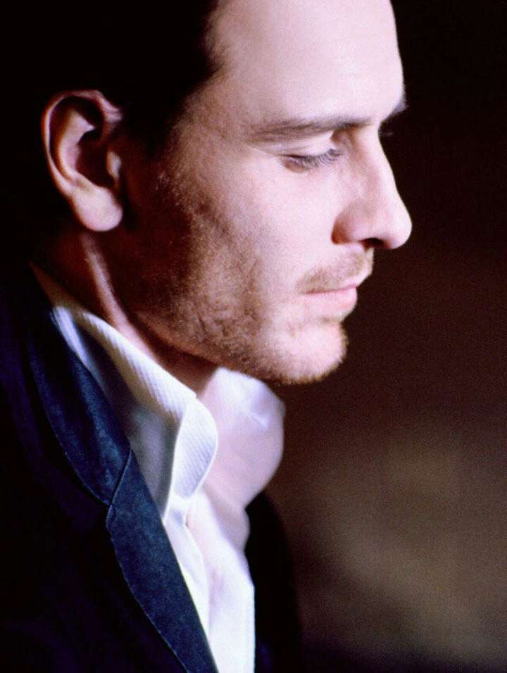 法鲨(michael fassbender)年轻过吗?