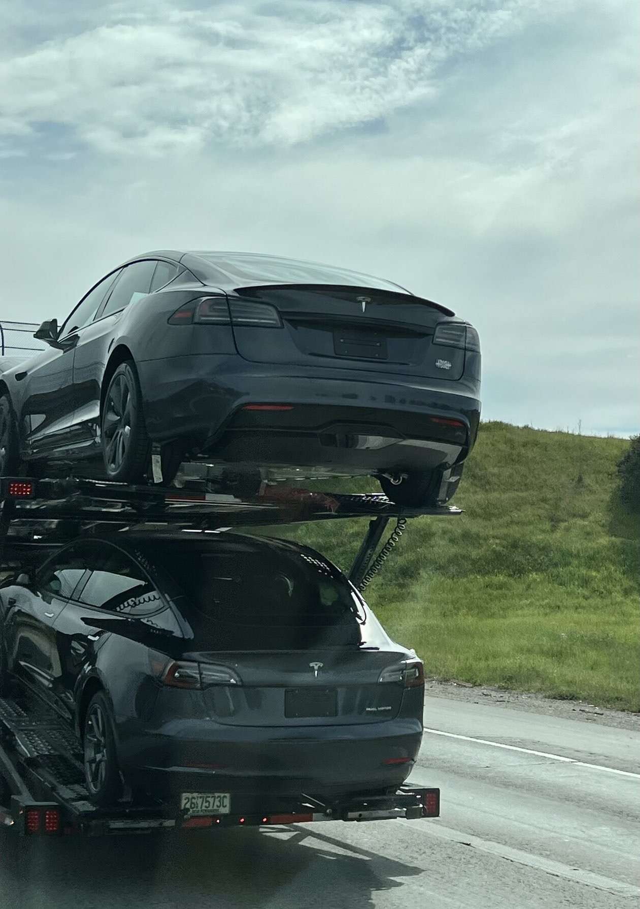 不看车 的想法: 运输中的全新的特斯拉model s plaid:新… - 知乎