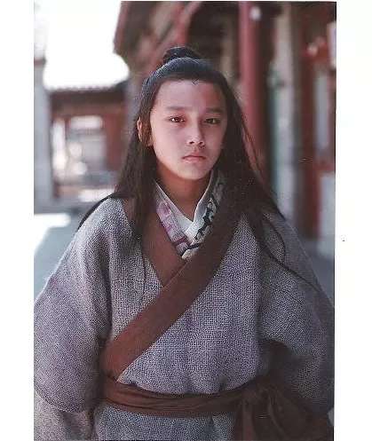 如何客观评价翁斐然的长相?