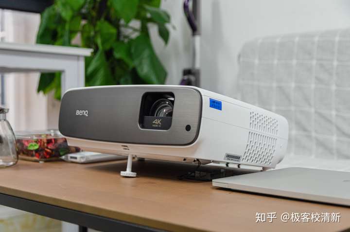 明基4k投影仪w2700和tk850哪个更值得推荐家用