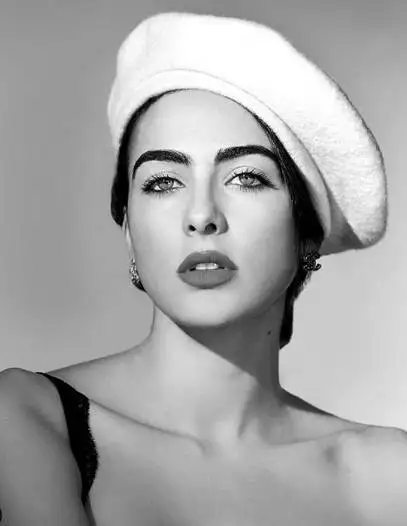 足球女孩钟爱j罗的哥伦比亚天使面孔超模丹妮拉