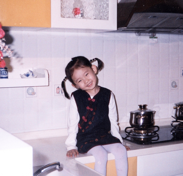 童年时候的张艺凡.图 / 张艺凡微博