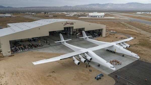 ��ͬ�²㷢�䡱��Stratolaunch)��΢�����ϴ�ʼ�˱��ޡ������������綯������������˹����ʼ����¡����˹�˹�ͬ�����һ��ȫ�����ɻ����ƻ������ڿ��з��������ɻ�������˫�������ƣ����ƻ���2019����л������ʵ�顣