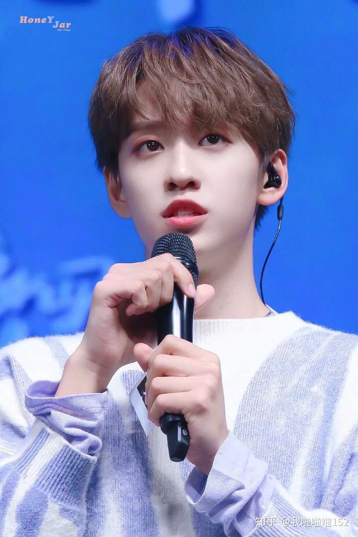 前一阵子刚参加完404但是没出道的红熠练习生. 微博30多万粉丝.