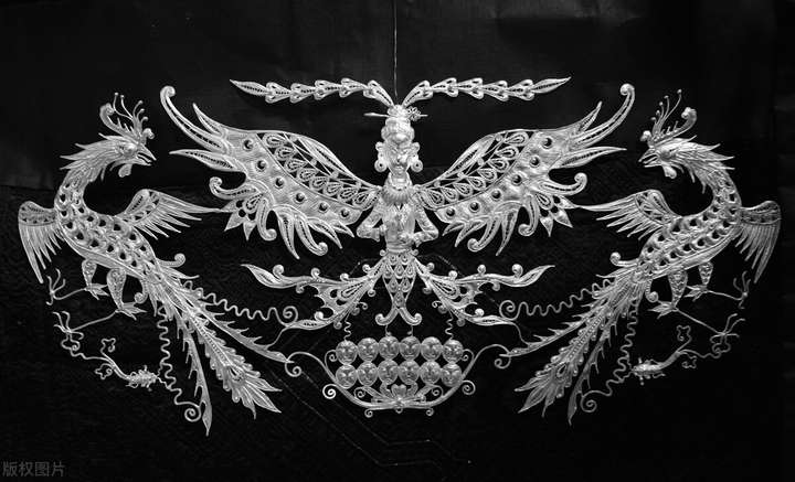 女生戴银铃铛的禁忌(佩戴银饰有什么讲究)插图(4) 女生戴银铃铛的禁忌(佩戴银饰有什么讲究)插图(4)