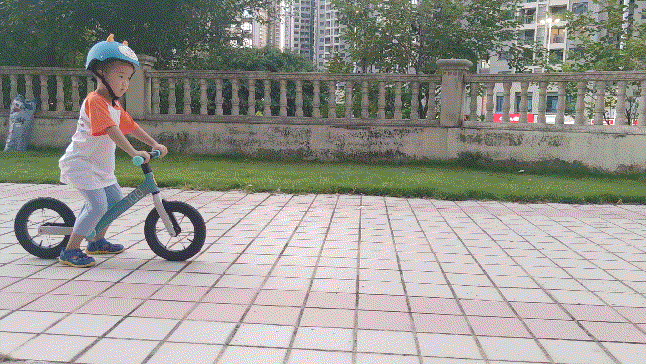 解放父母双手,2-7岁小朋友的运动伴侣,柒小佰儿童减震滑步车