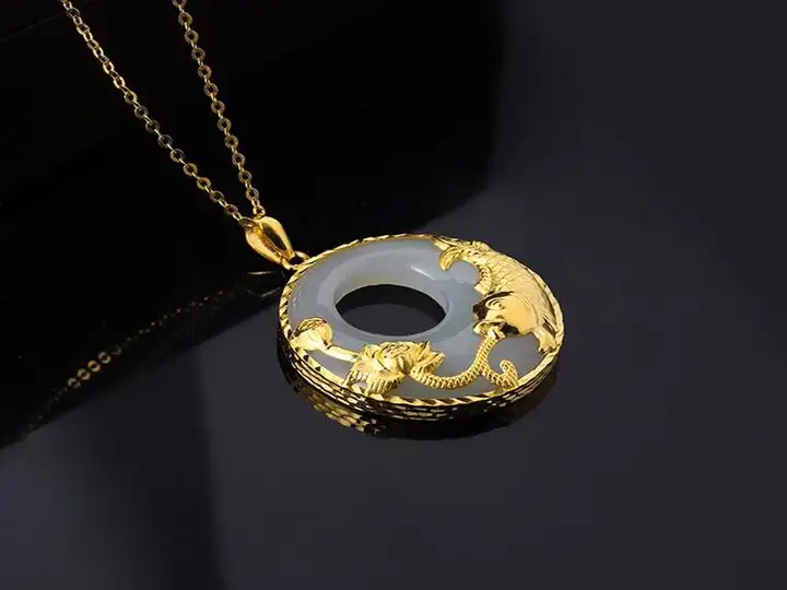 金镶玉是如何得此名？其吊坠价格知多少？这里为你详细讲解 