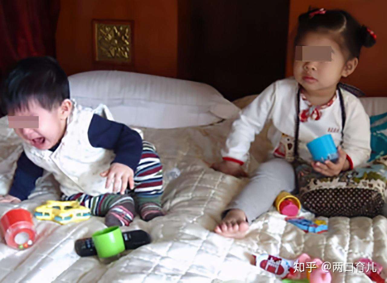 弟弟打了姐姐一巴掌 姐姐回击却被妈妈反手打了回去 又欺负弟弟 知乎 弟弟打了姐姐一巴掌 姐姐回击却被妈妈反手打了回去 又欺负弟弟 知乎