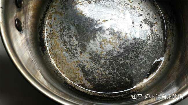 不锈钢锅烧黑了怎么清理才能清洗出来?