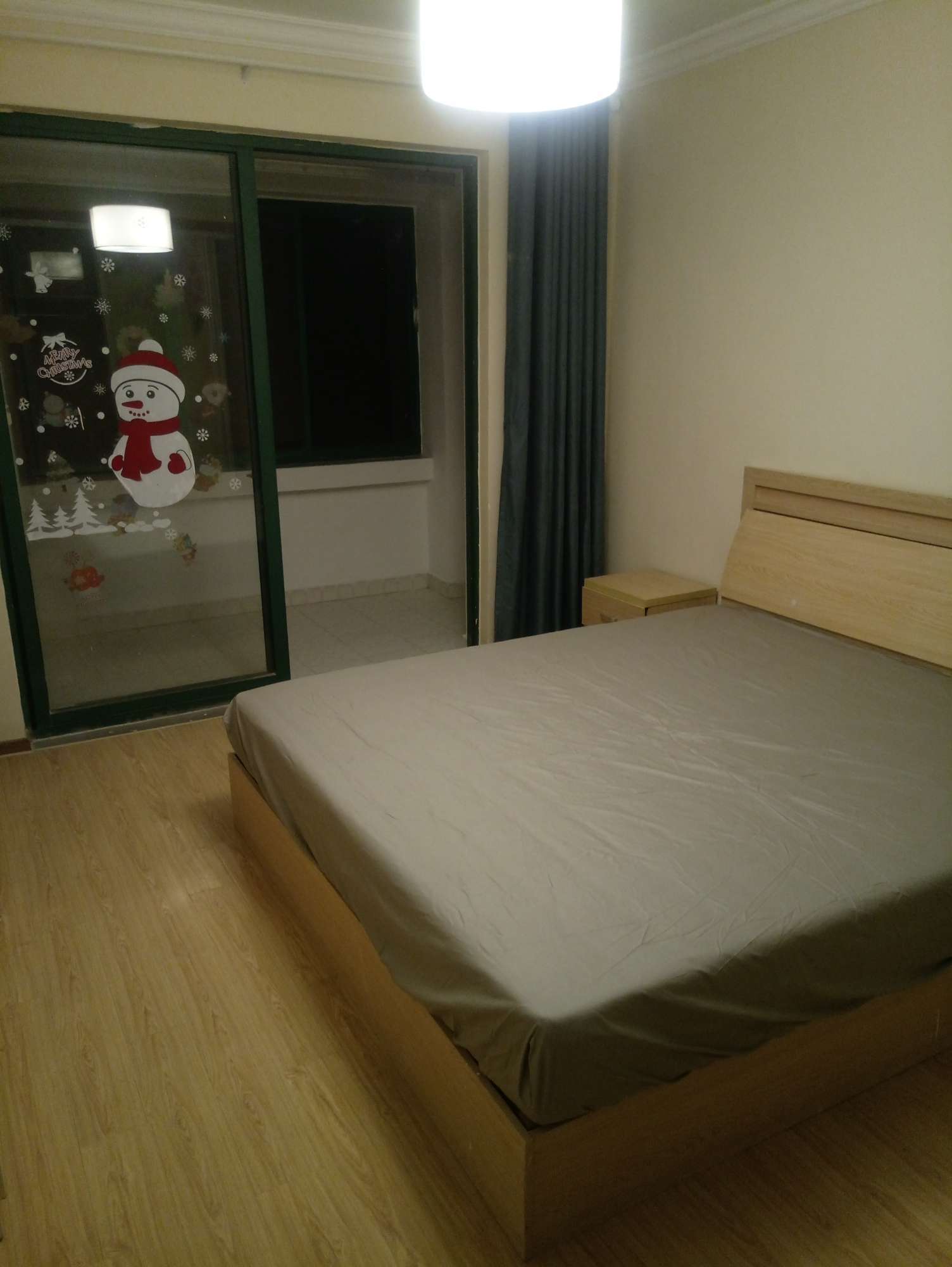 搬到新的出租房第二天晚上,略感空虚.