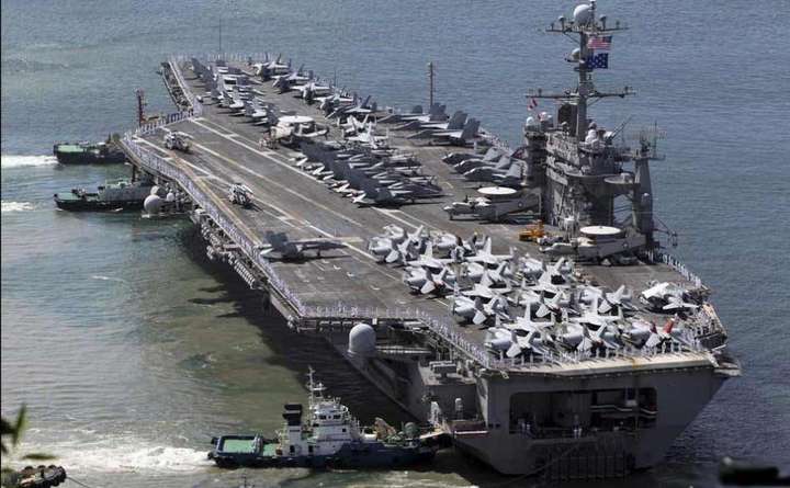 在《星球大战》外传《侠盗一号》中,为何一艘锤头级轻型护卫舰开启亚