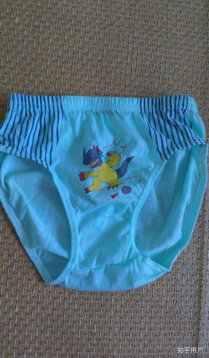 我哥已经14岁了为什么还喜欢穿这种童装三角裤呢