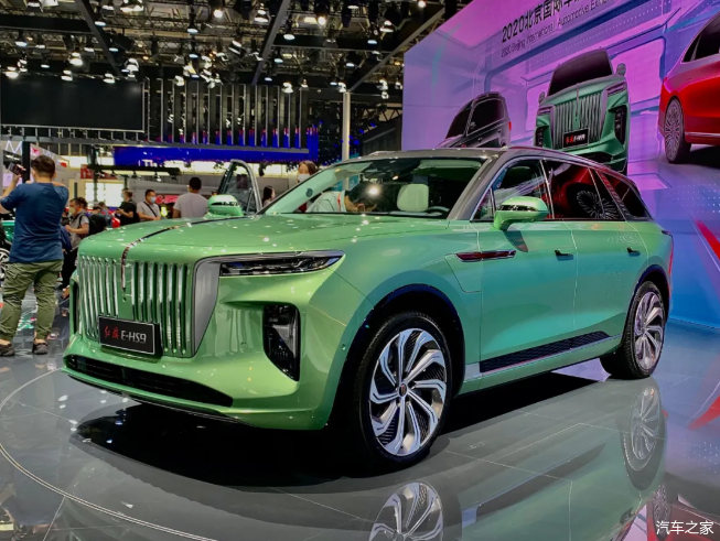 这款车型就是红旗e-hs9,与燃油版的红旗车型