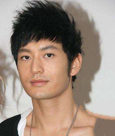 但是这种美人沟只有比较大气的面相才能够hold住,包括方脸也是 所以方