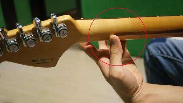 吉他里的古典手型与摇滚手型分别有什么作用如何练习