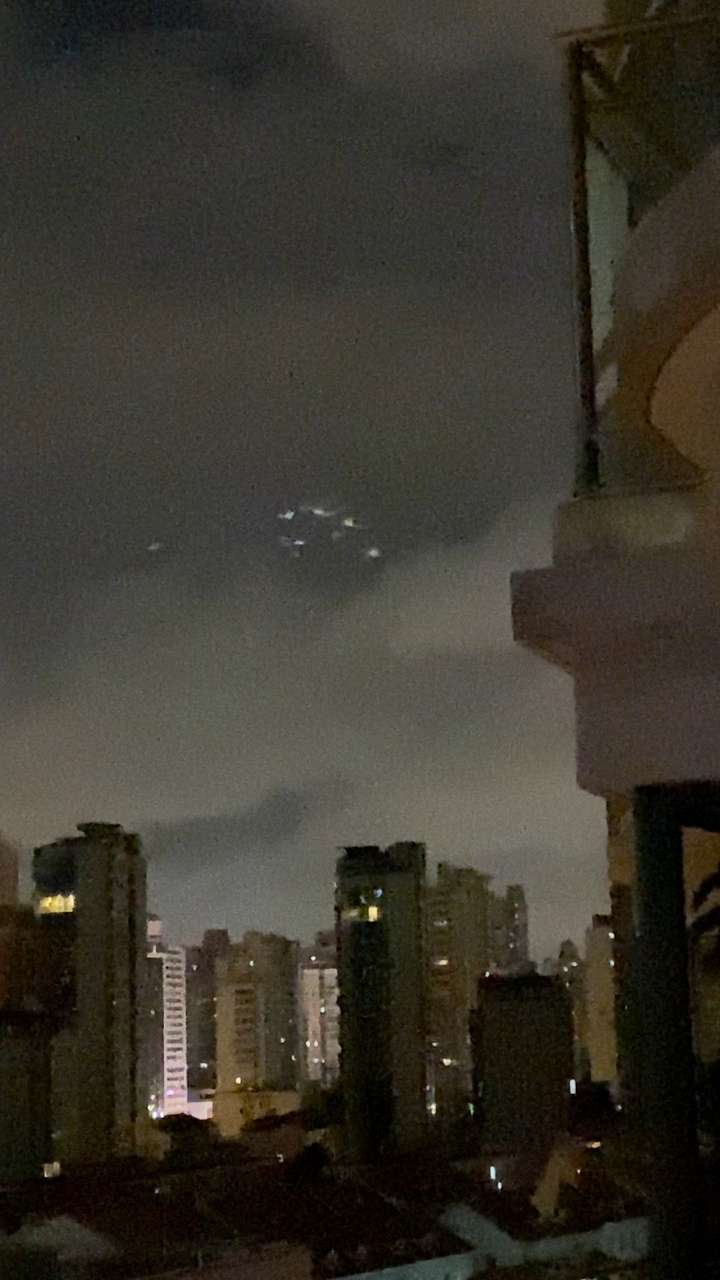 ufo图片大全高清图 v2-61a79e20546f36fcd44eb43acf504d38_bh.jpg?source=1940ef5c