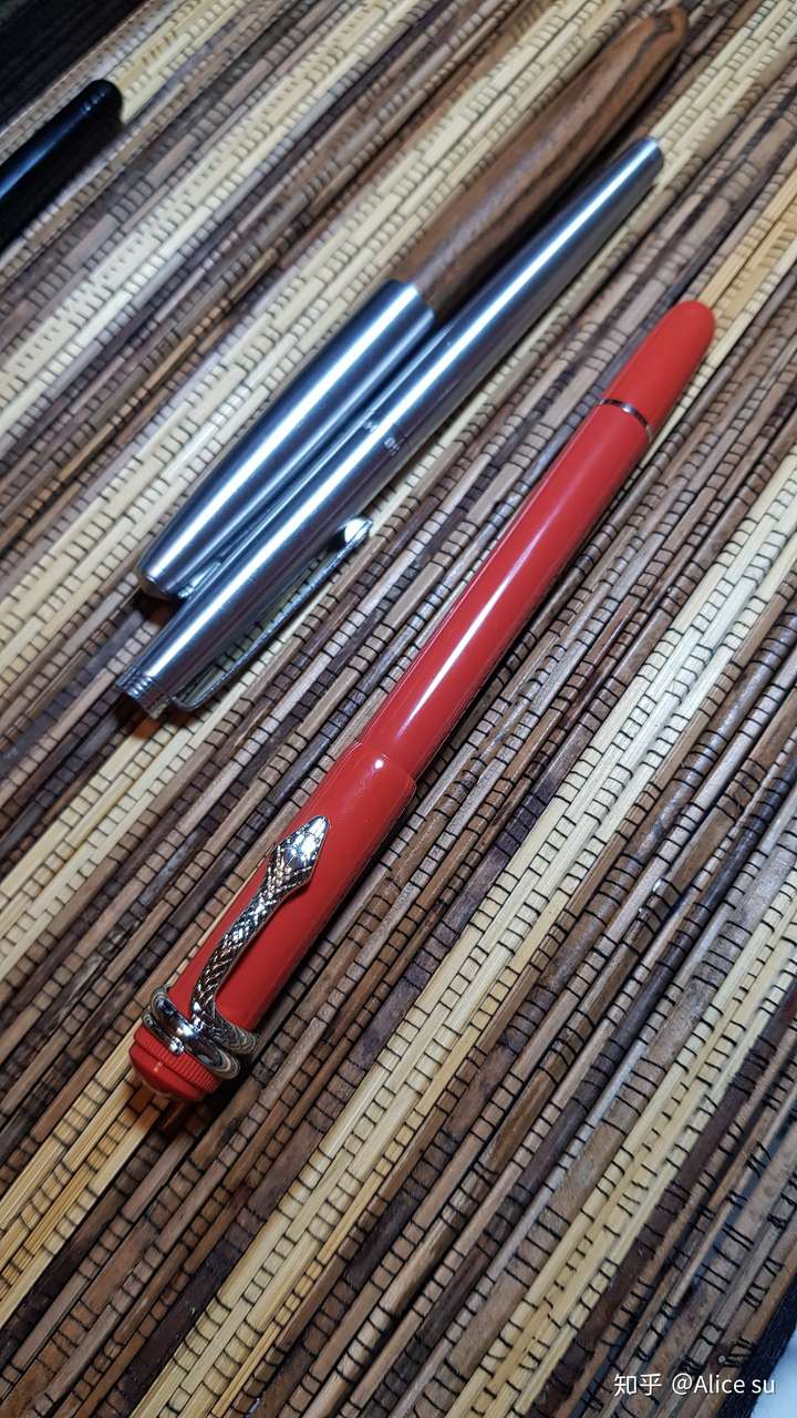 备受争议晶典末匠f9法师灵蛇钢笔迟到的深入评测使用报告