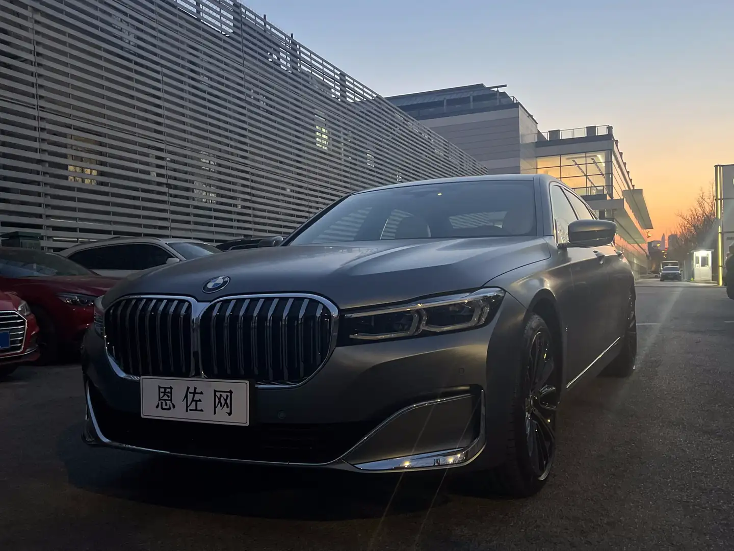 放弃奔驰S级，最后101万提了台宝马740行政豪华，配置是真的高- 知乎