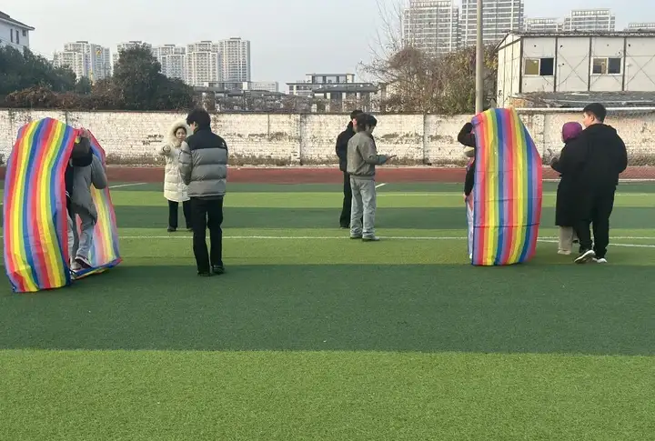 浙江省广播电视中等专业学校富阳校区趣味运动会圆满结束!(图2) 浙江省广播电视中等专业学校富阳校区趣味运动会圆满结束!(图2)