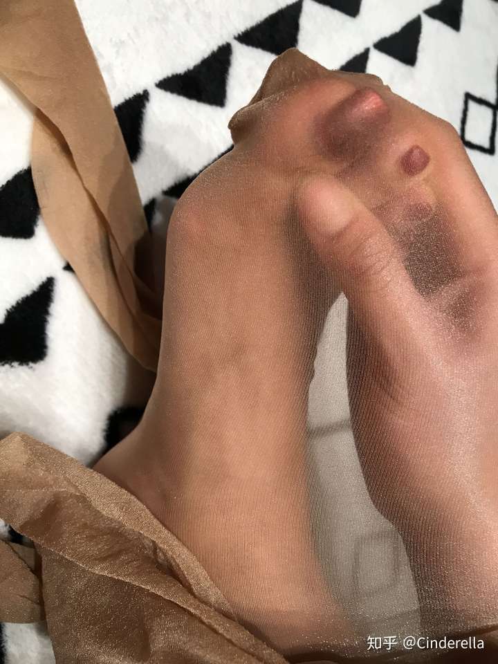 为什么那么多买丝袜的,还要穿过的?