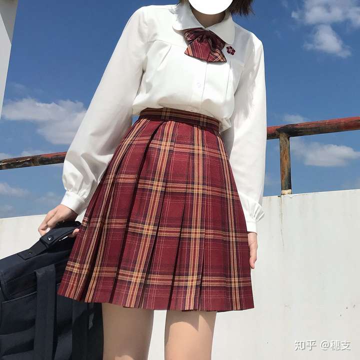 有哪些美貌的红色jk制服推荐吗(全方面的衬衫 水手服 下裙 格裙)? - 