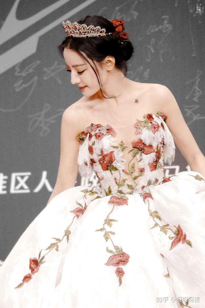 为什么迪丽热巴红毯照那么好看?