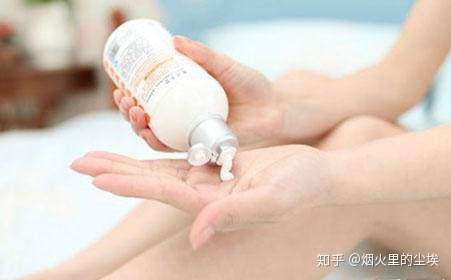 可以洗完澡立刻涂身体乳吗(可以洗完澡立刻涂身体乳吗女)