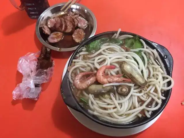 带你吃“拉虚”砂锅面，原老马路姐妹砂锅面，目测也是30年+