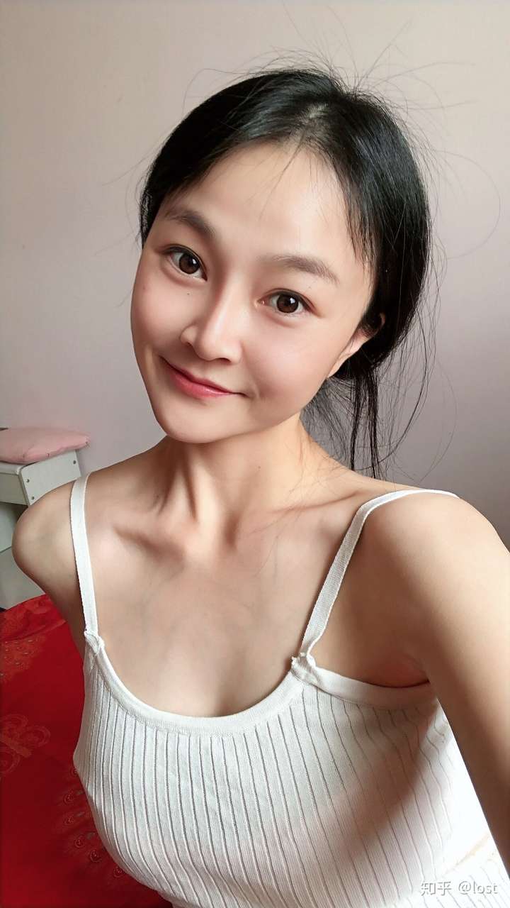 为什么有的女孩又瘦又有胸