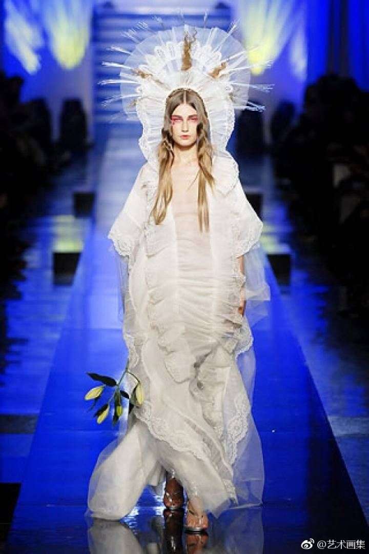 怎么评价05维密尤金女皇的开场?