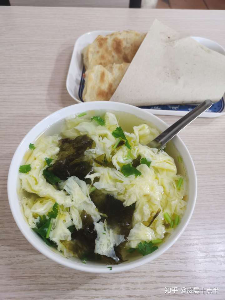 一碗鸡蛋汤再加4个驴肉火烧