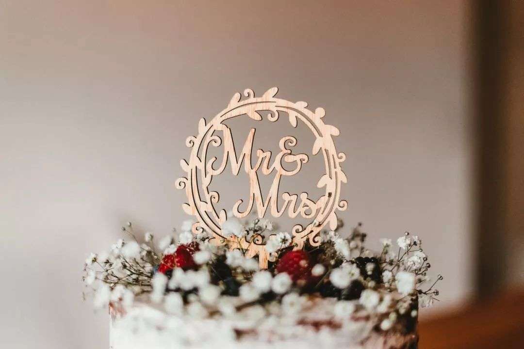再也不用纠结女士是miss还是mrs了 叫这个准没错 知乎