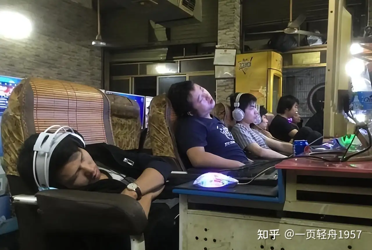网吧里的女学生偷看羞答答的视频，是生理需要还是心理好奇呢？ - 知乎