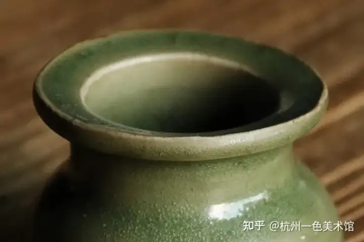 杭州一色美术馆馆藏之青釉三足炉，传承中华瓷文化的首例颜色釉- 知乎