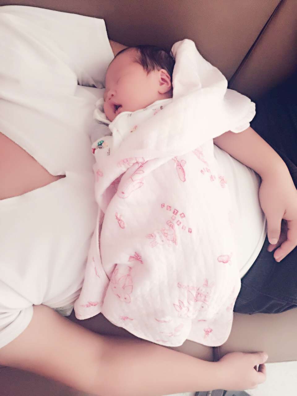 我马上满月啦 11月26号举办满月宴敬请大驾光临 知乎