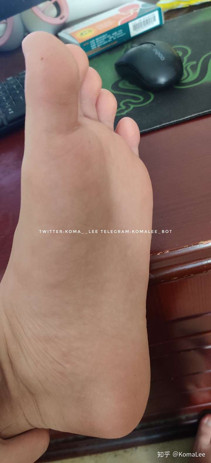 男孩子的脚脚能有多可爱