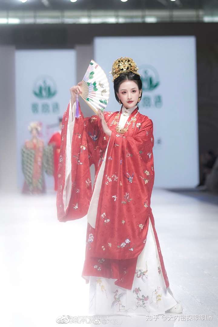 如何看待萤火虫漫展汉服秀取消事件