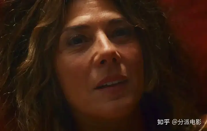 安妮海瑟薇大尺度18禁新片,《她来找我》很难评!