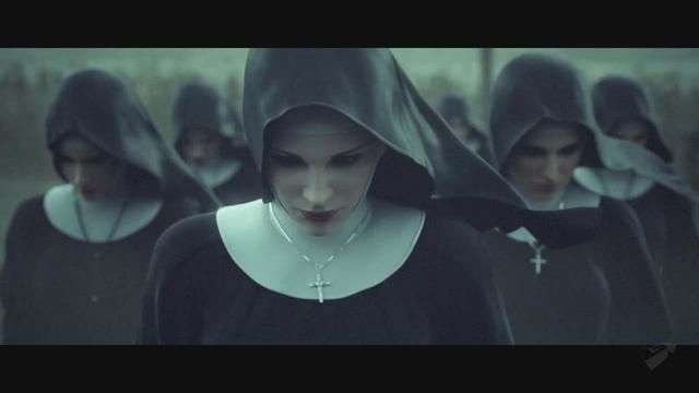 求一个有关修女拿出武器的片段出处?