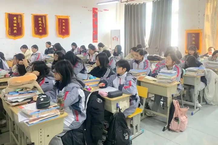 【活力校園】花信風(fēng)傳年少 流光照徹征程 | 塘棲校區(qū)幼兒保育2501班級風(fēng)采(圖2)