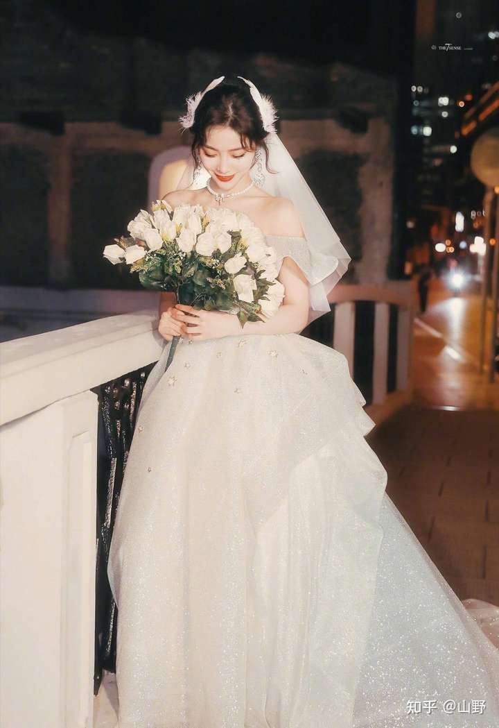 趁这个机会,分享一下我老婆的婚纱照