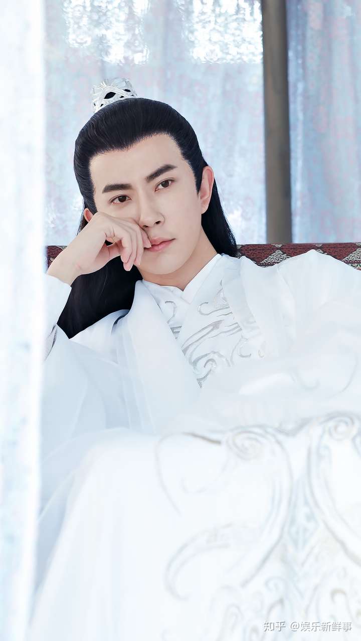 即将于10月6日上线,从已经爆出的几张剧照和预告来看,于朦胧的颜值