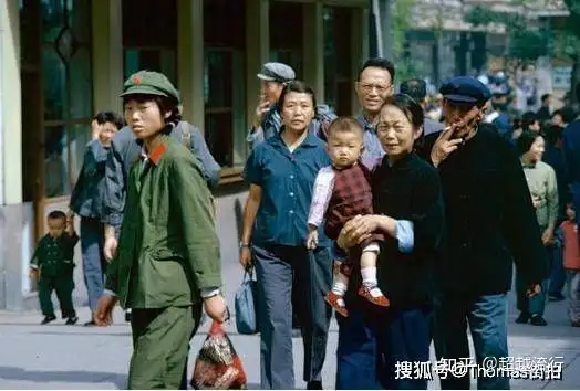 新中国成立70年来人民的穿衣变化 由以绿蓝黑灰为主到超乎想象 上 知乎