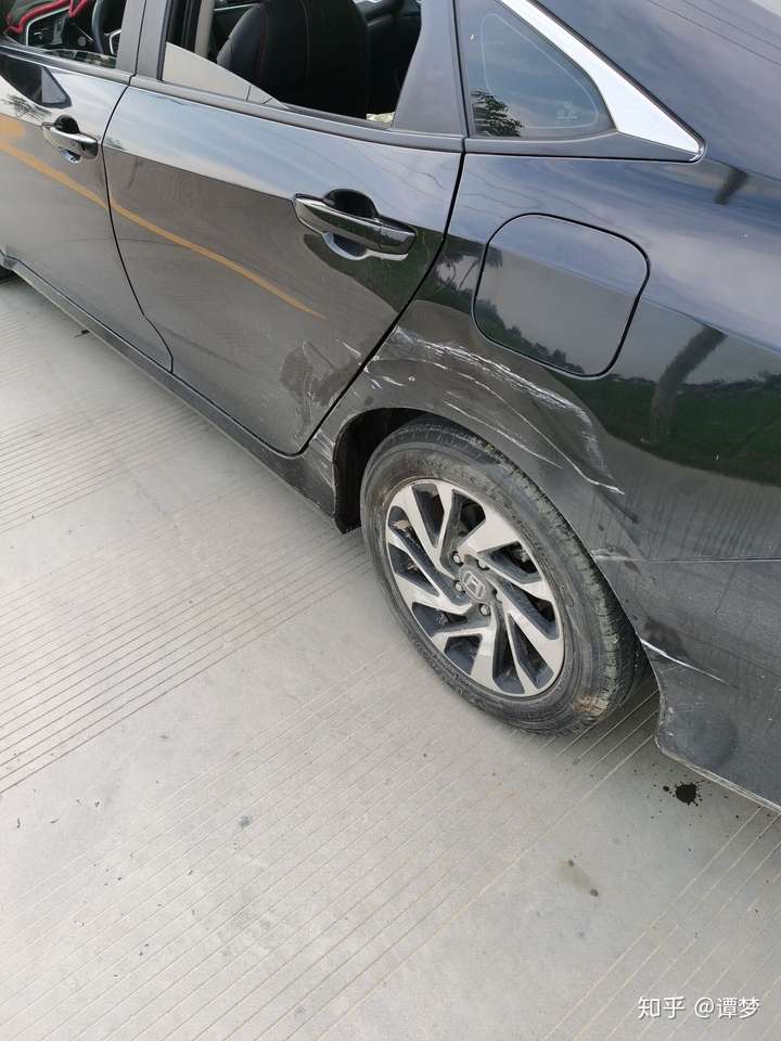 汽车碰撞请问这样的维修需要多少钱